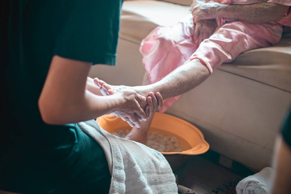 Massagem nos pés