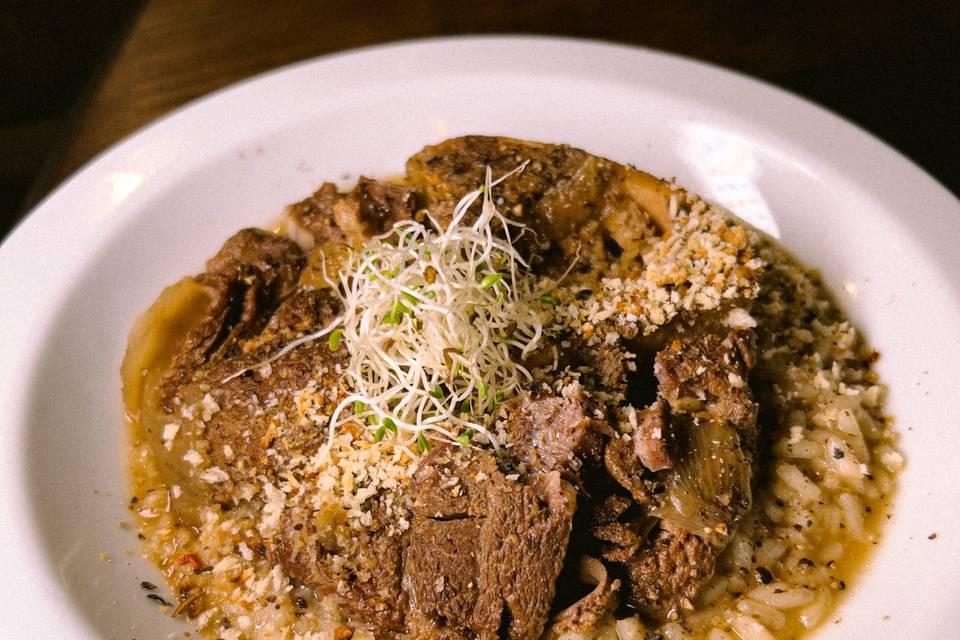 Ossobuco com arroz caldoso