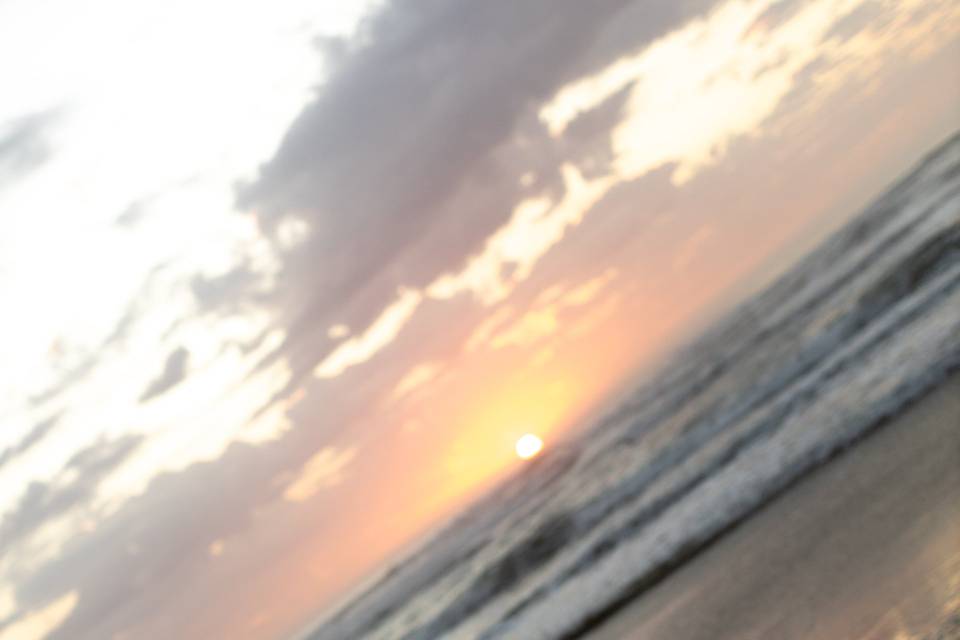 Noivos no nascer do sol