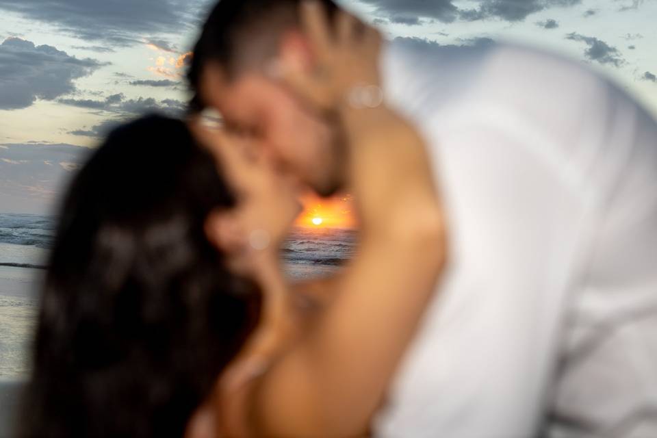Noivos no nascer do sol