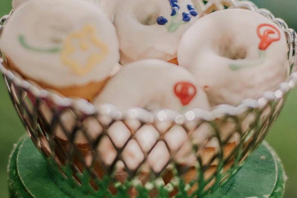 Torre com donuts pequenos ♥