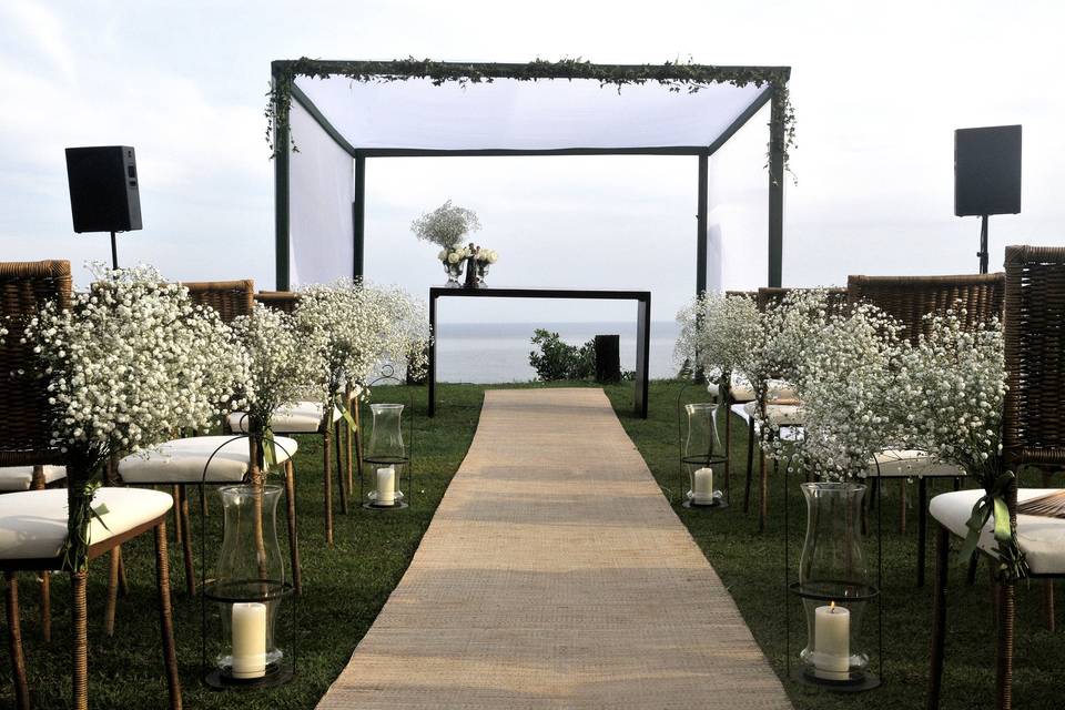 Altar com vista para o mar