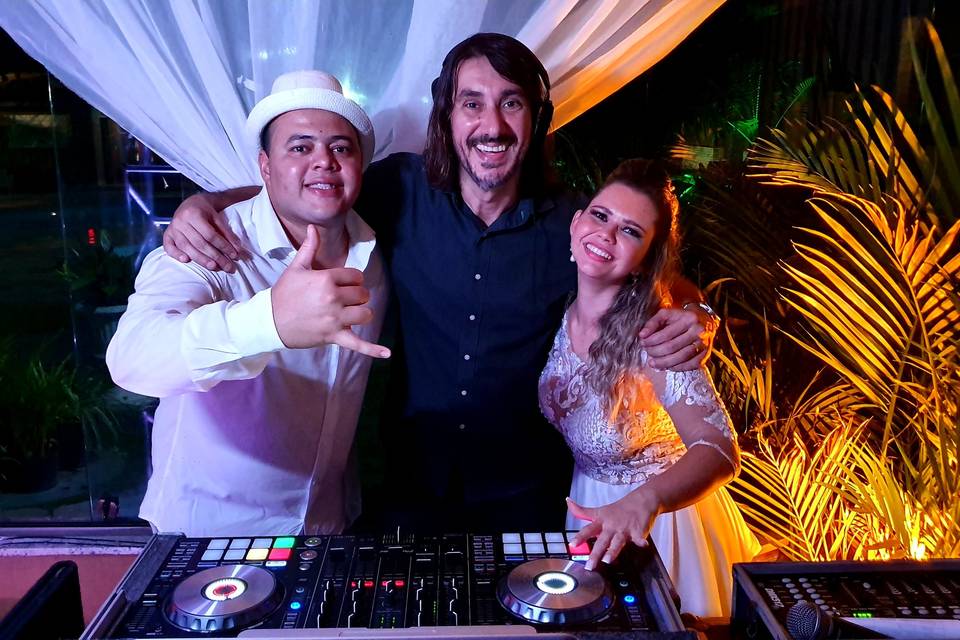 DJ Johnny Som & Luz