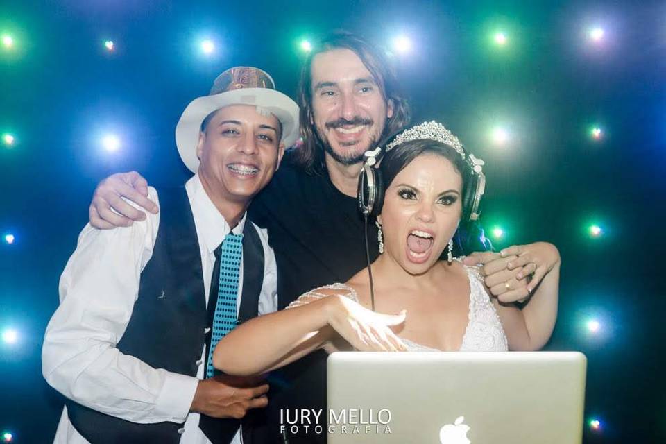 DJ Johnny Som & Luz