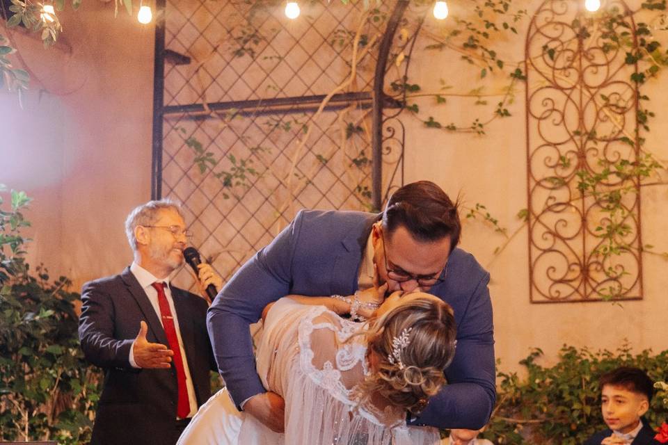 E pode beijar a noiva