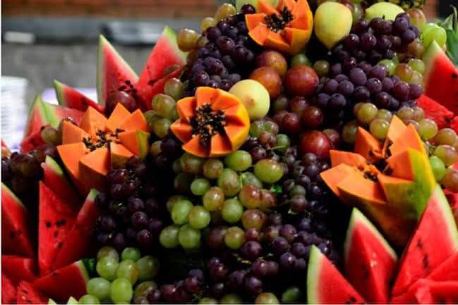 Mesa de frutas da época