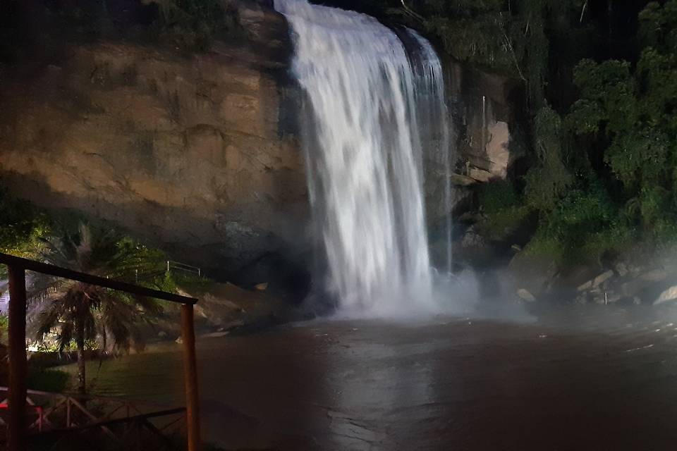 Iluminação cênica cachoeira