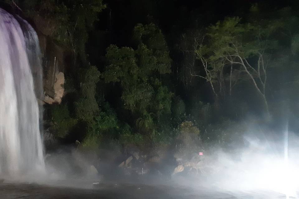 Iluminação cênica cachoeira