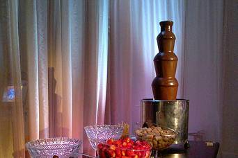 Cascata de chocolate e frutas