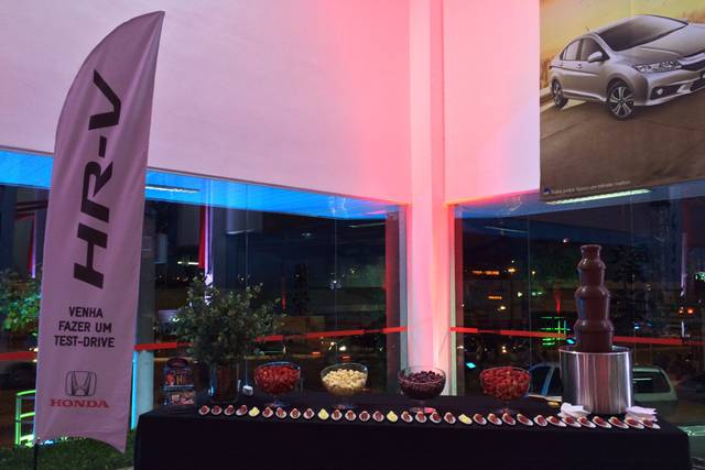 Chocolate e frutas frescas