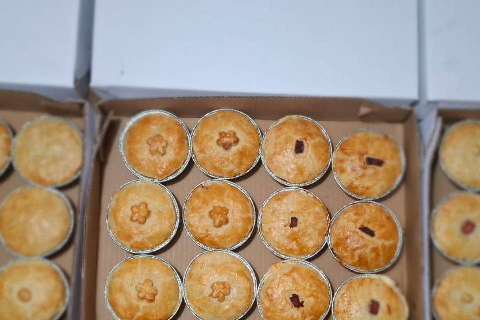 Empadas de calabresa