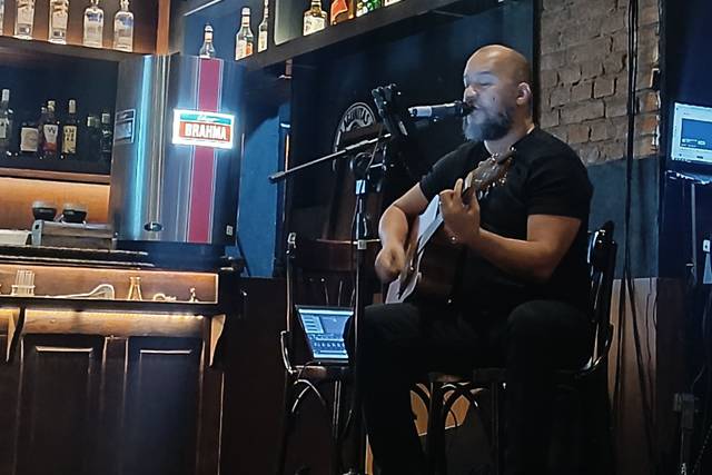 Jackson Gomes - voz e violão