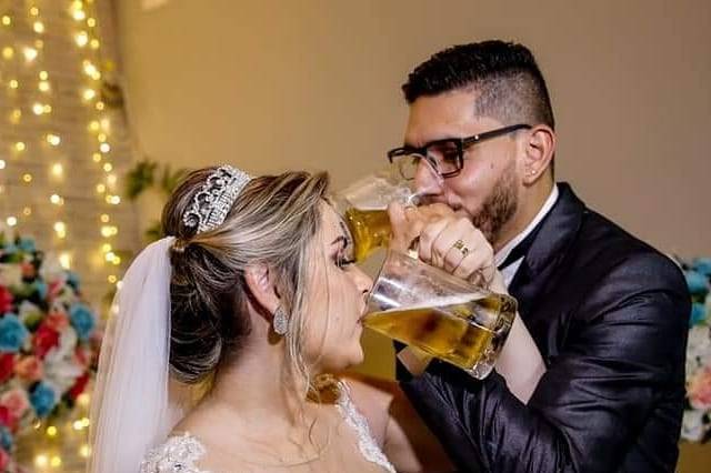 Brinde com a cara dos noivos