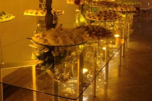 Mesa de doces iluminada
