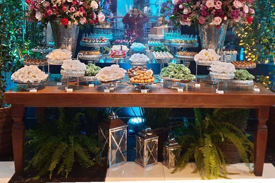 Montagem de mesa de doces