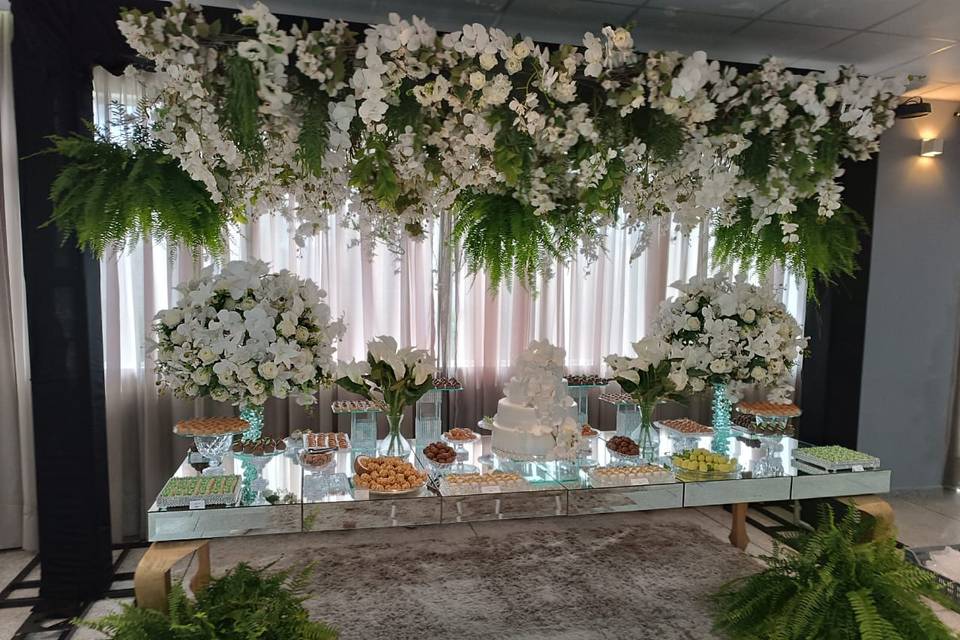 Montagem de mesa de doces