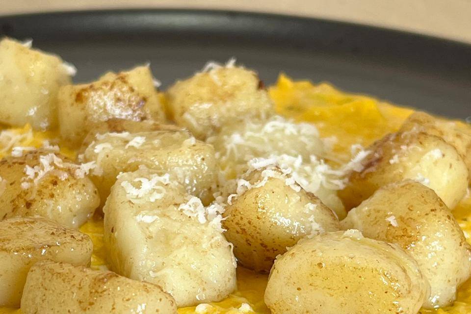 Gnocchi com molho de vatapá