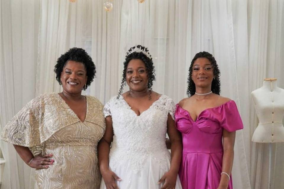 Sophia com mãe e irmã