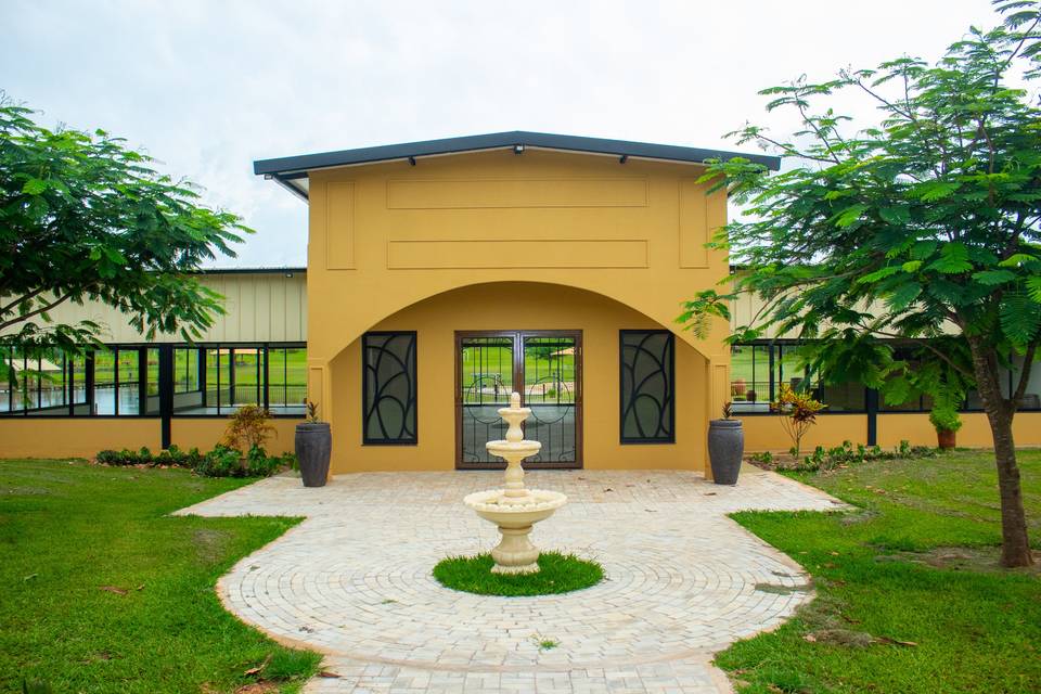 Entrada principal com chafariz