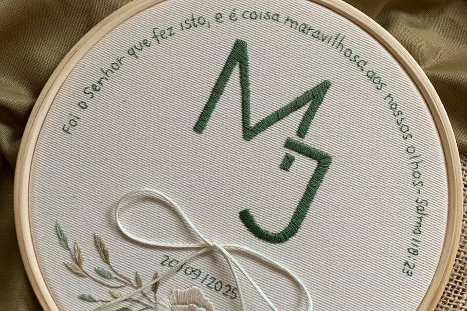 Porta alianças com bordados à mão