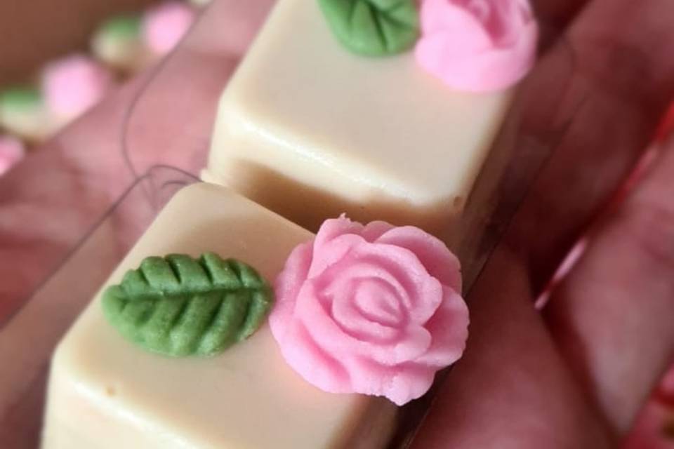 Bombom caramelo salgado person