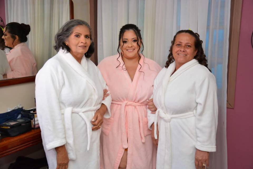 Noiva, mãe da Noiva e Noivo