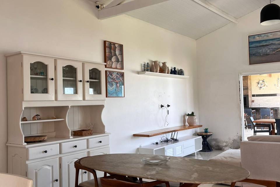 Sala com mesa de jantar