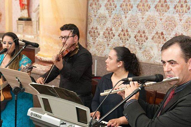 Voz, violão, violino, flauta