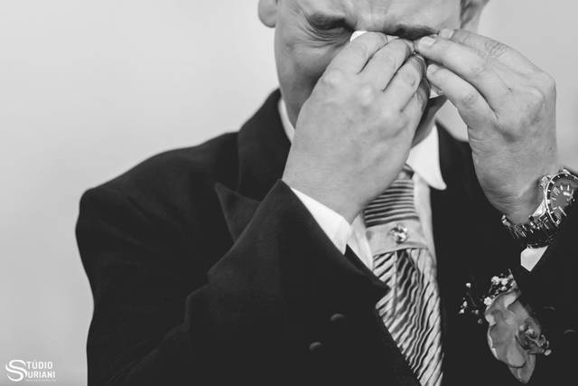 Noivo Anizio emocionado