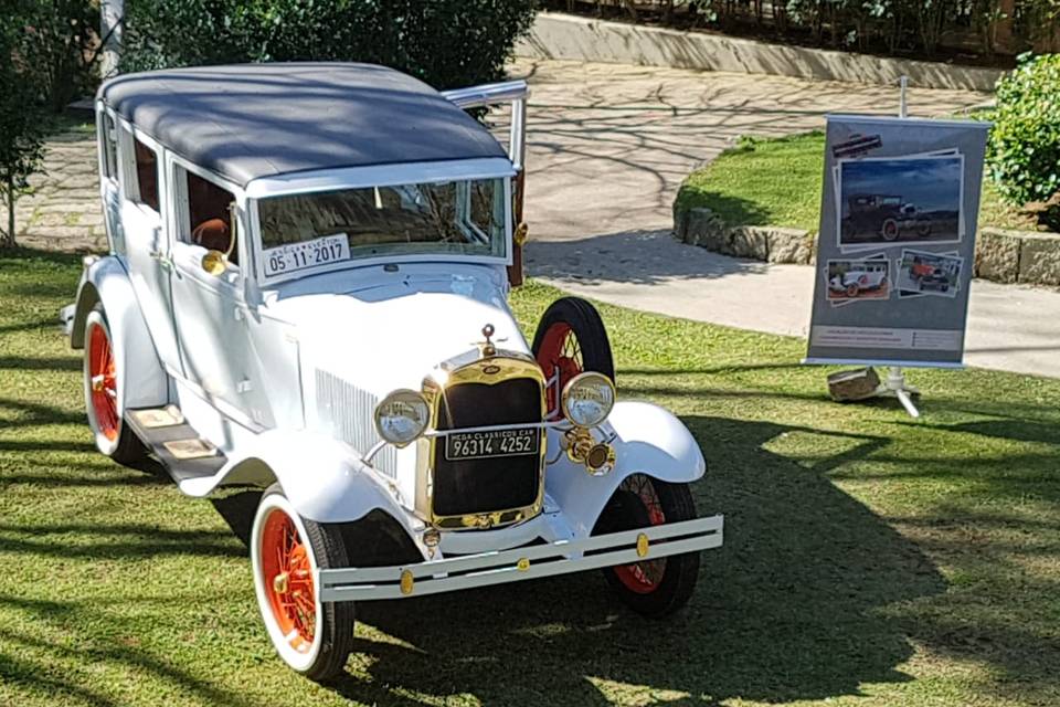 Ford 1929 deluxe branco