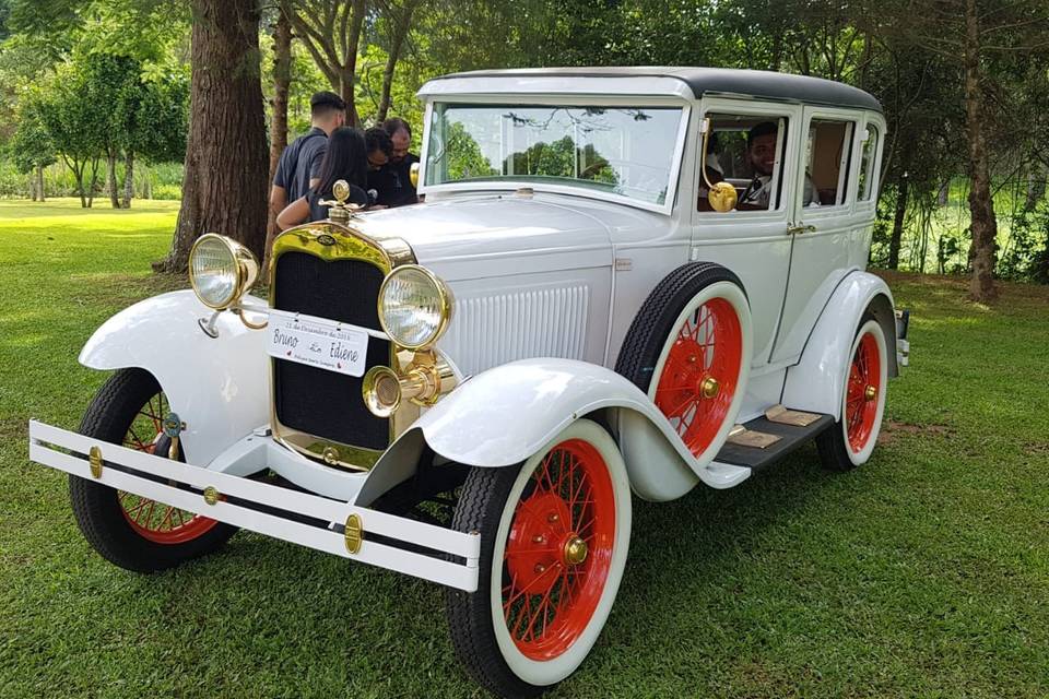 Ford 1929 Deluxe Branco