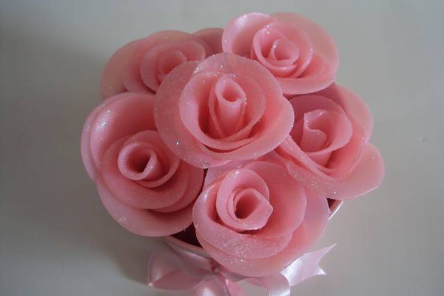 Tina com sabonetes de rosas