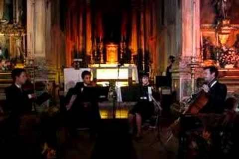 Quarteto na igreja