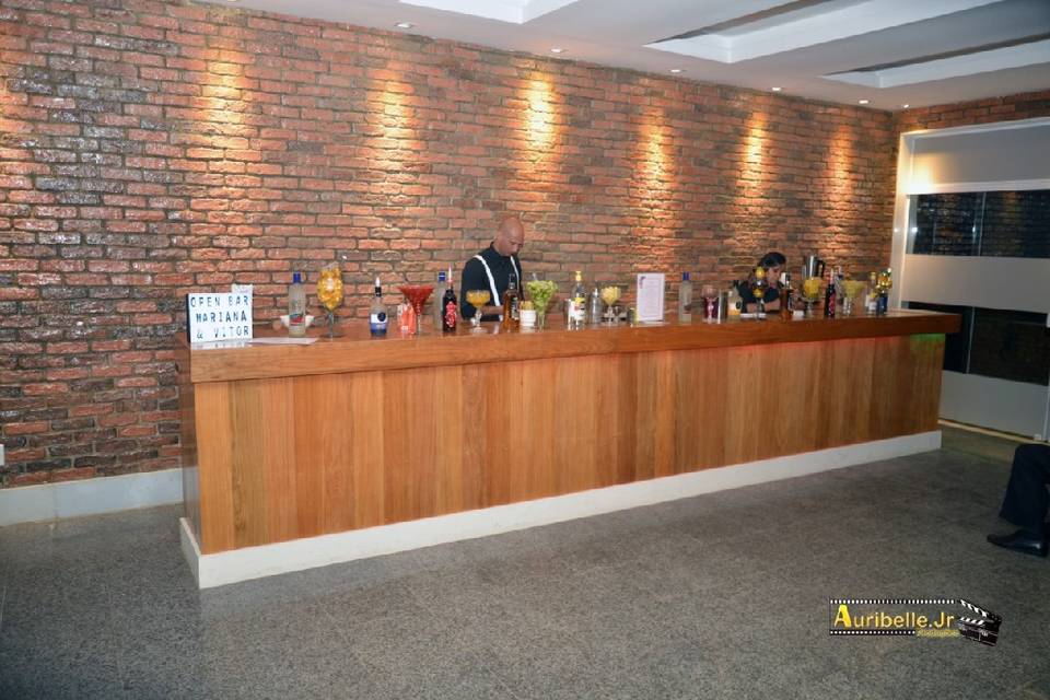 Bar ideal