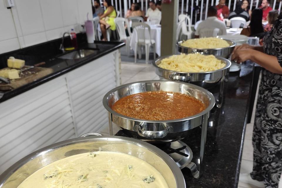 Serviço de cozinheira para Buf