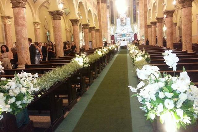 Igreja decorada para casamentos