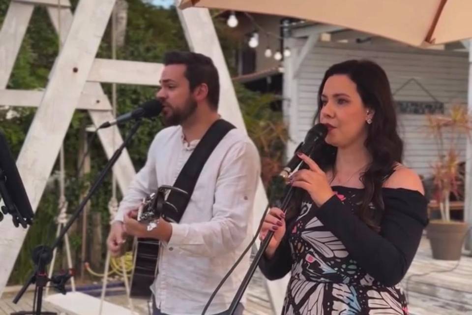 Duo em ação beira mar