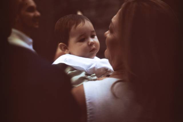 Prefiro brincar com o tio aqui