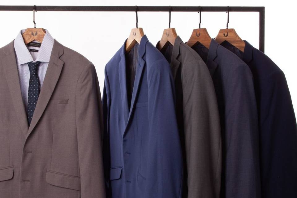 TRAJES