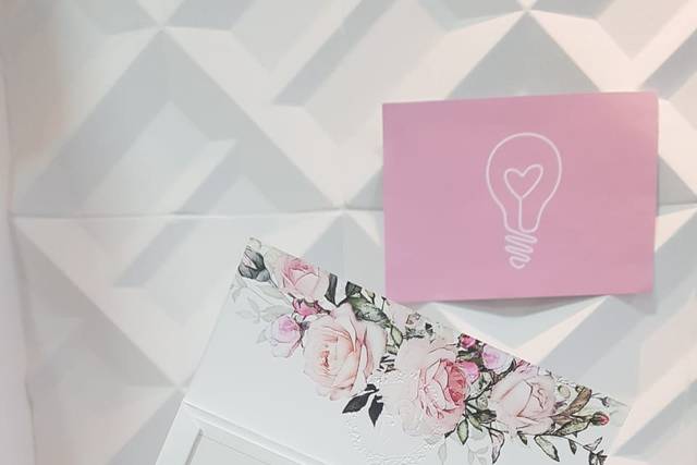 Convite Floral com relevo seco