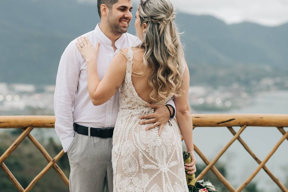 Penteado elaborado com ondas