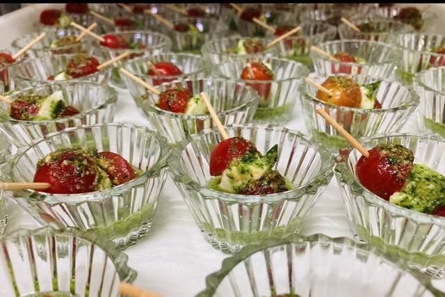 Espetinhos caprese