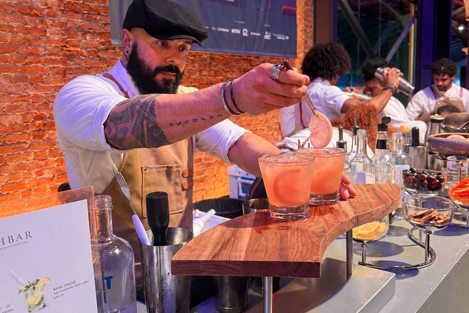 BARTENDER