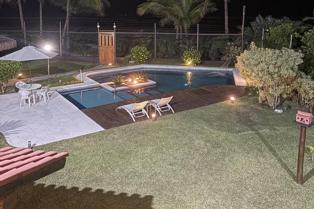 Vista noturna do jardim