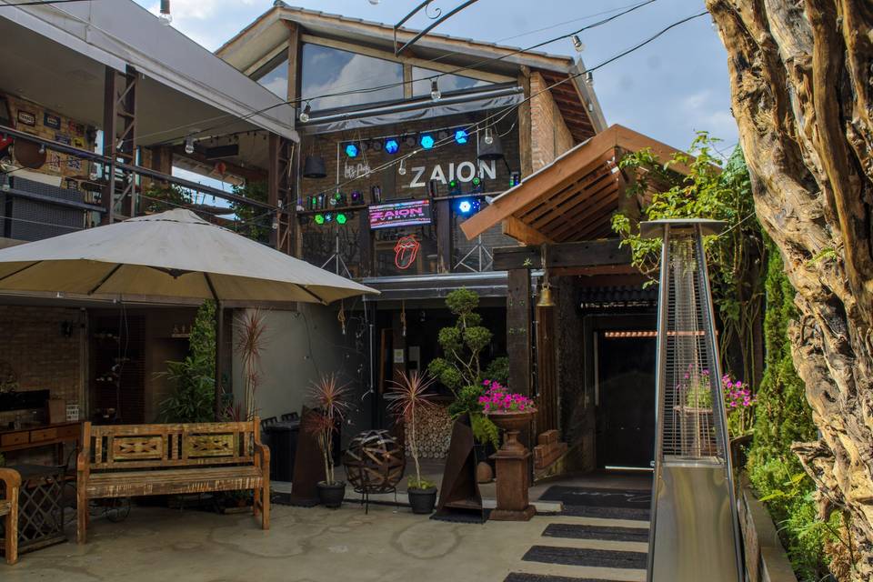 Pátio Casa Zaion