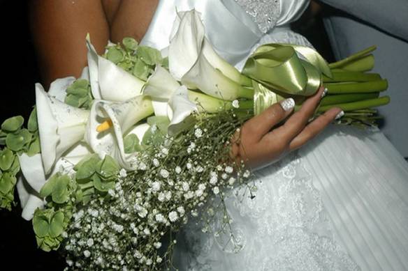 Bouquet com copos de leite