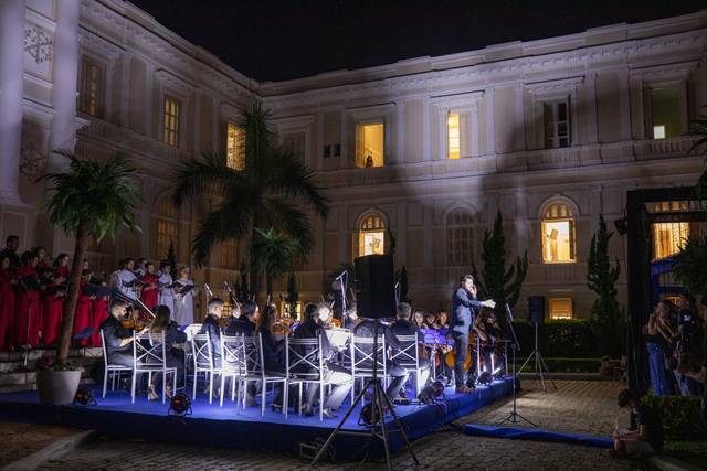 Orquestra e coral ao ar livre