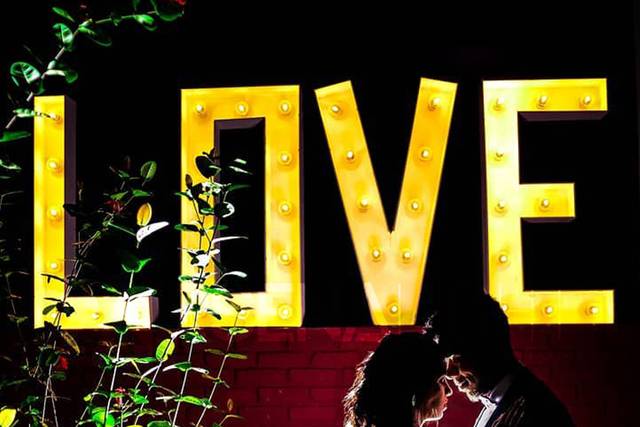 Letreiro LOVE Luminoso