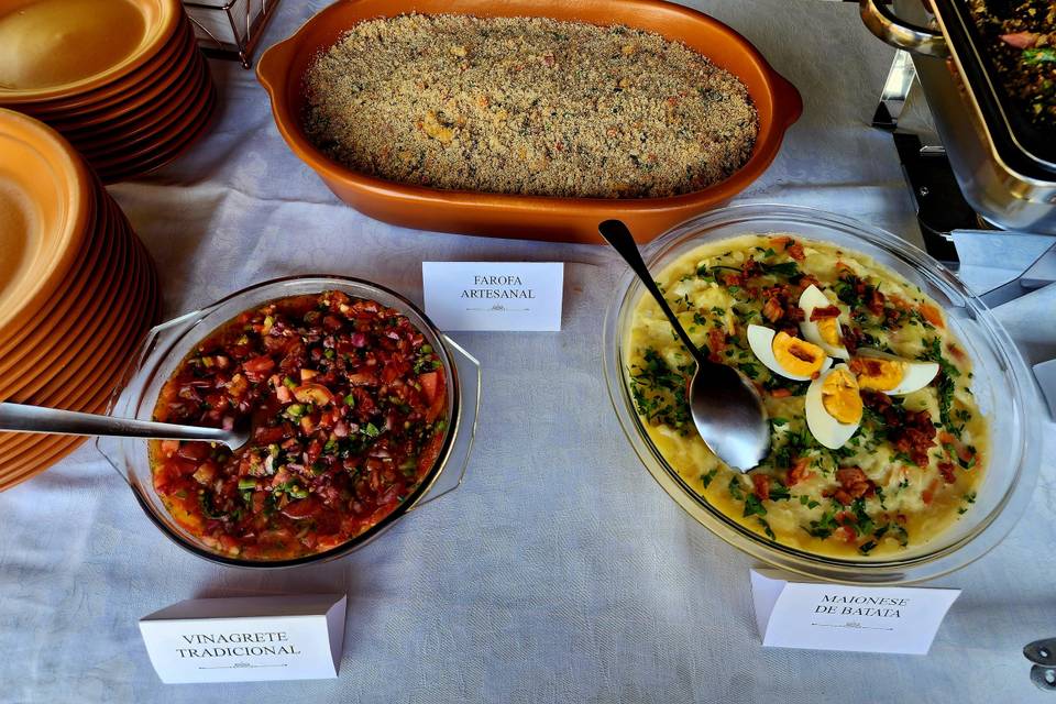 Saladas e Farofa