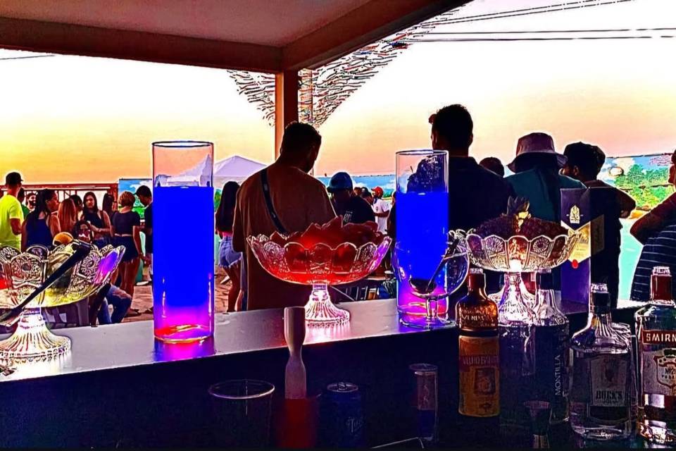 Por do sol e muitos drinks